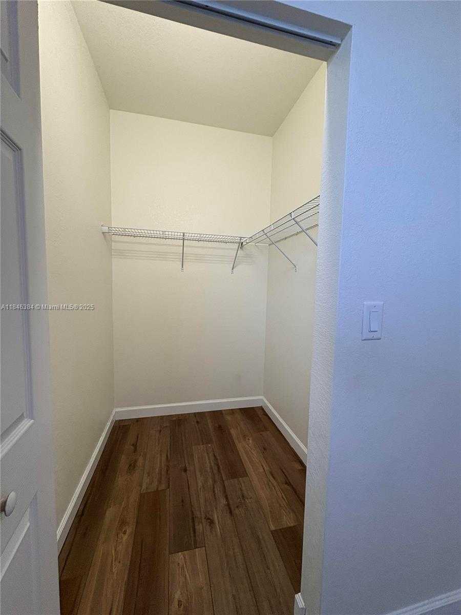 Small Image of 3501 WEST 92ND PL, Hialeah Number 40