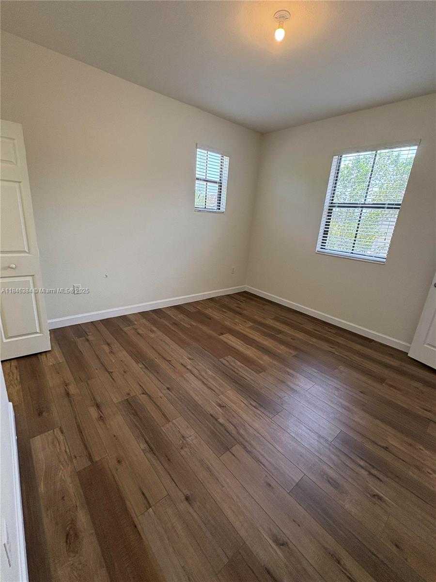 Small Image of 3501 WEST 92ND PL, Hialeah Number 42