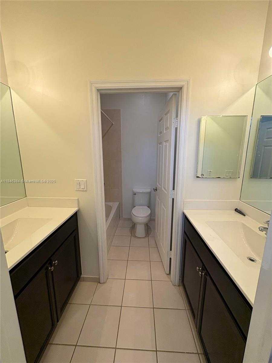 Small Image of 3501 WEST 92ND PL, Hialeah Number 44
