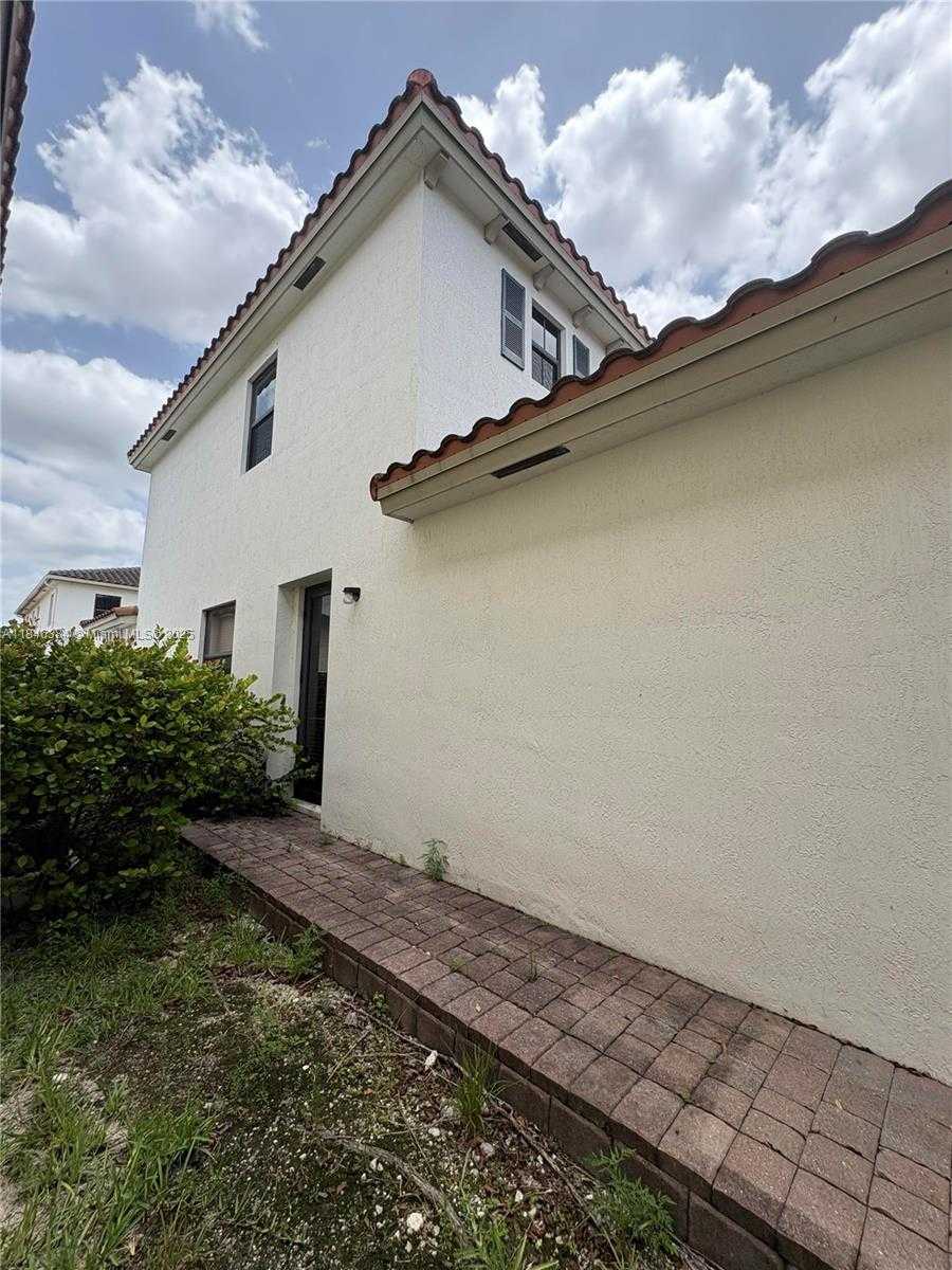 Small Image of 3501 WEST 92ND PL, Hialeah Number 46