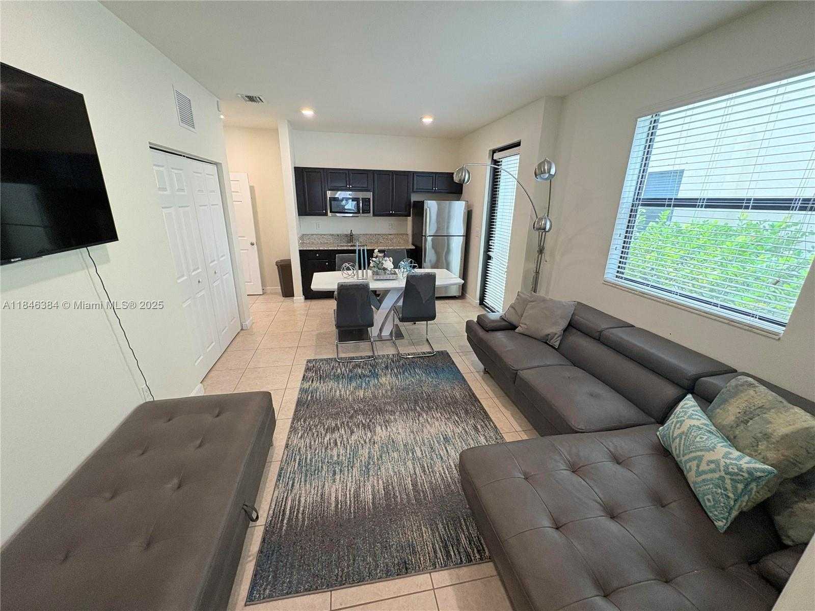 Small Image of 3501 WEST 92ND PL, Hialeah Number 47