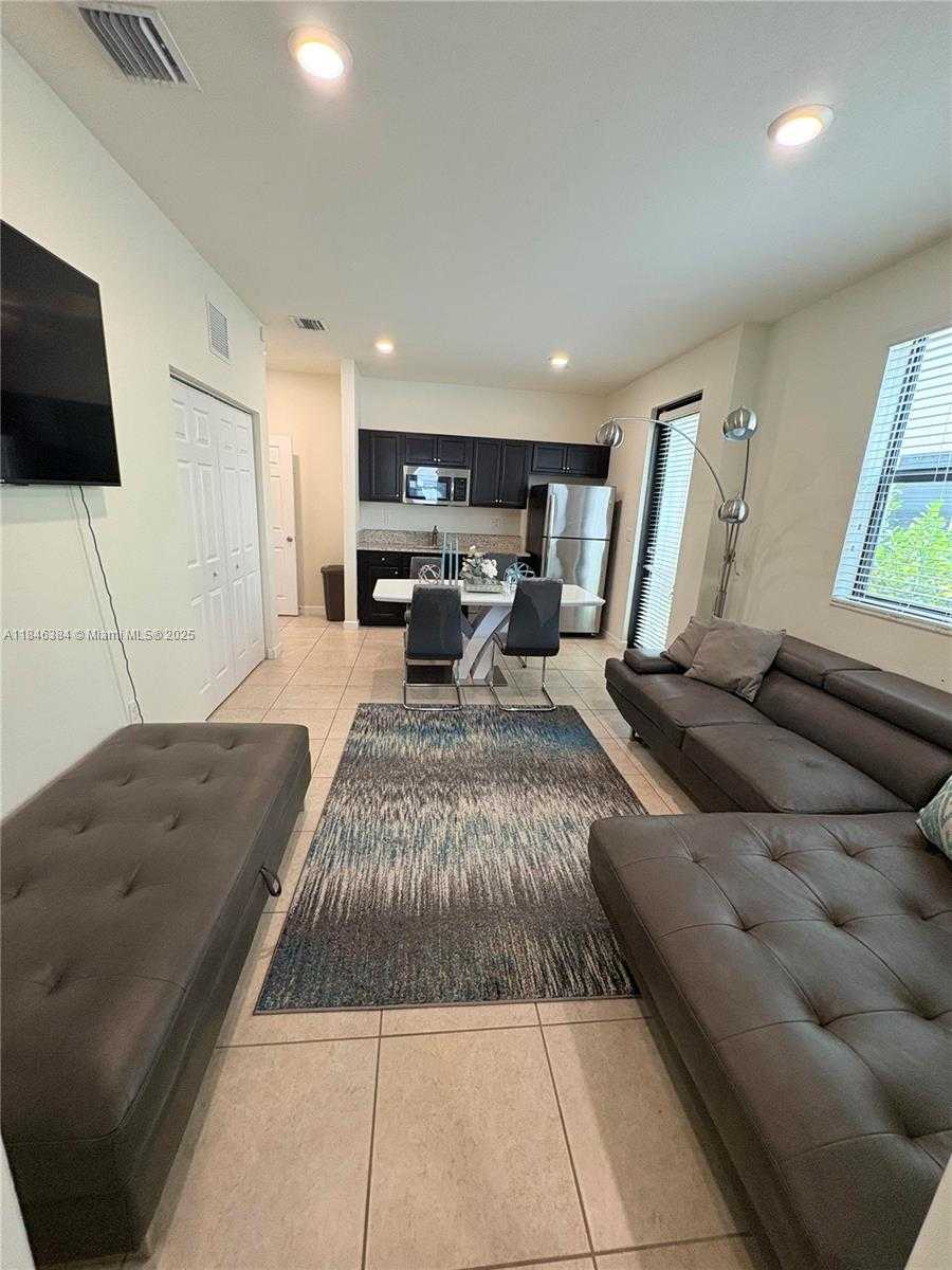 Small Image of 3501 WEST 92ND PL, Hialeah Number 49