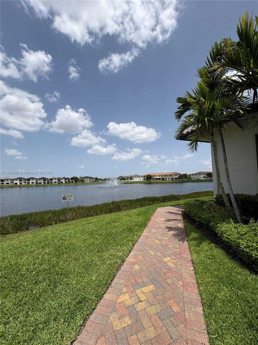 Small Image of 3501 WEST 92ND PL, Hialeah Number 5