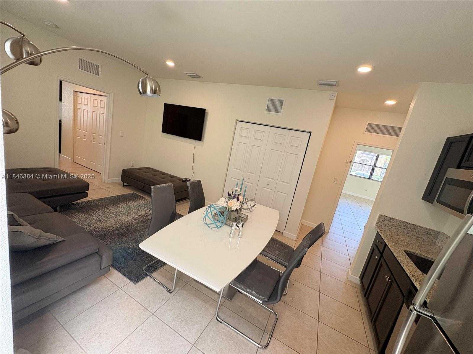 Small Image of 3501 WEST 92ND PL, Hialeah Number 51