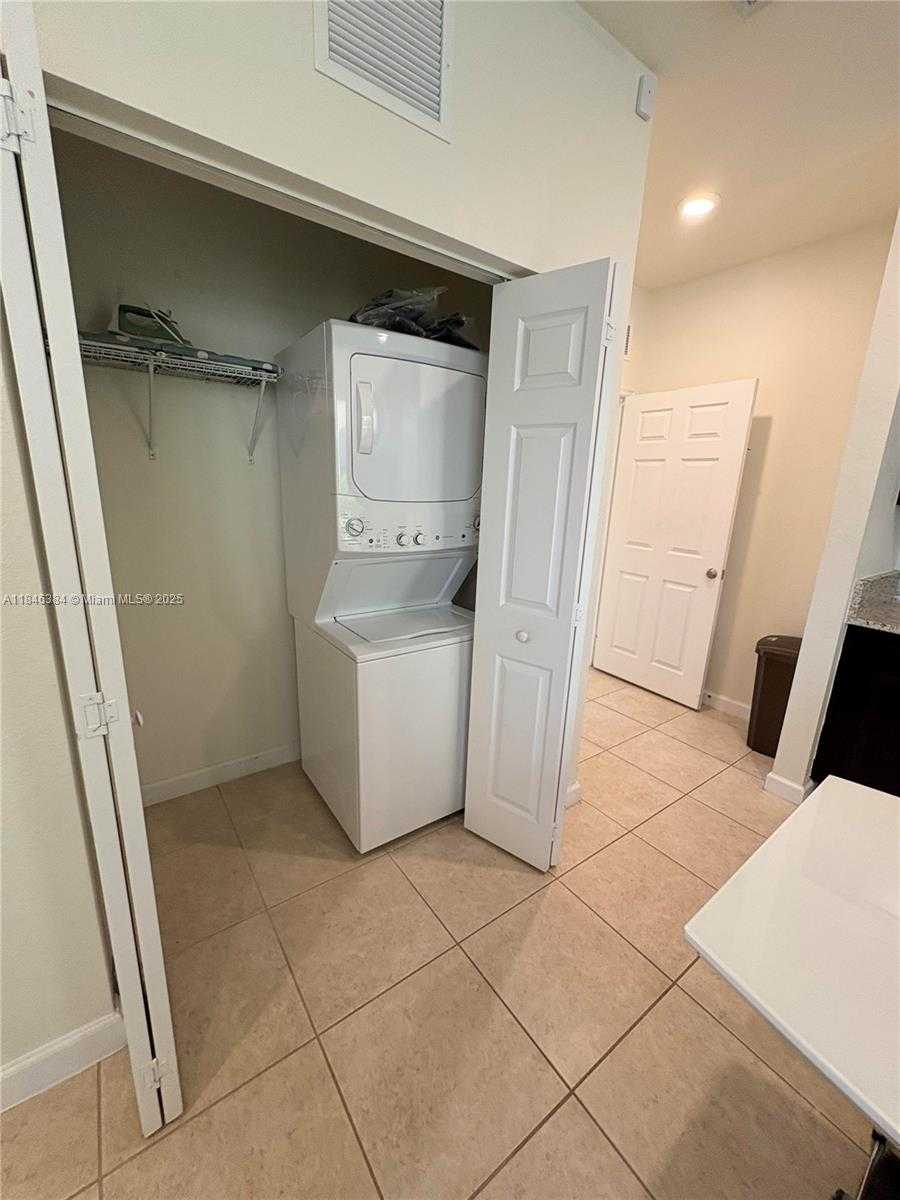 Small Image of 3501 WEST 92ND PL, Hialeah Number 52