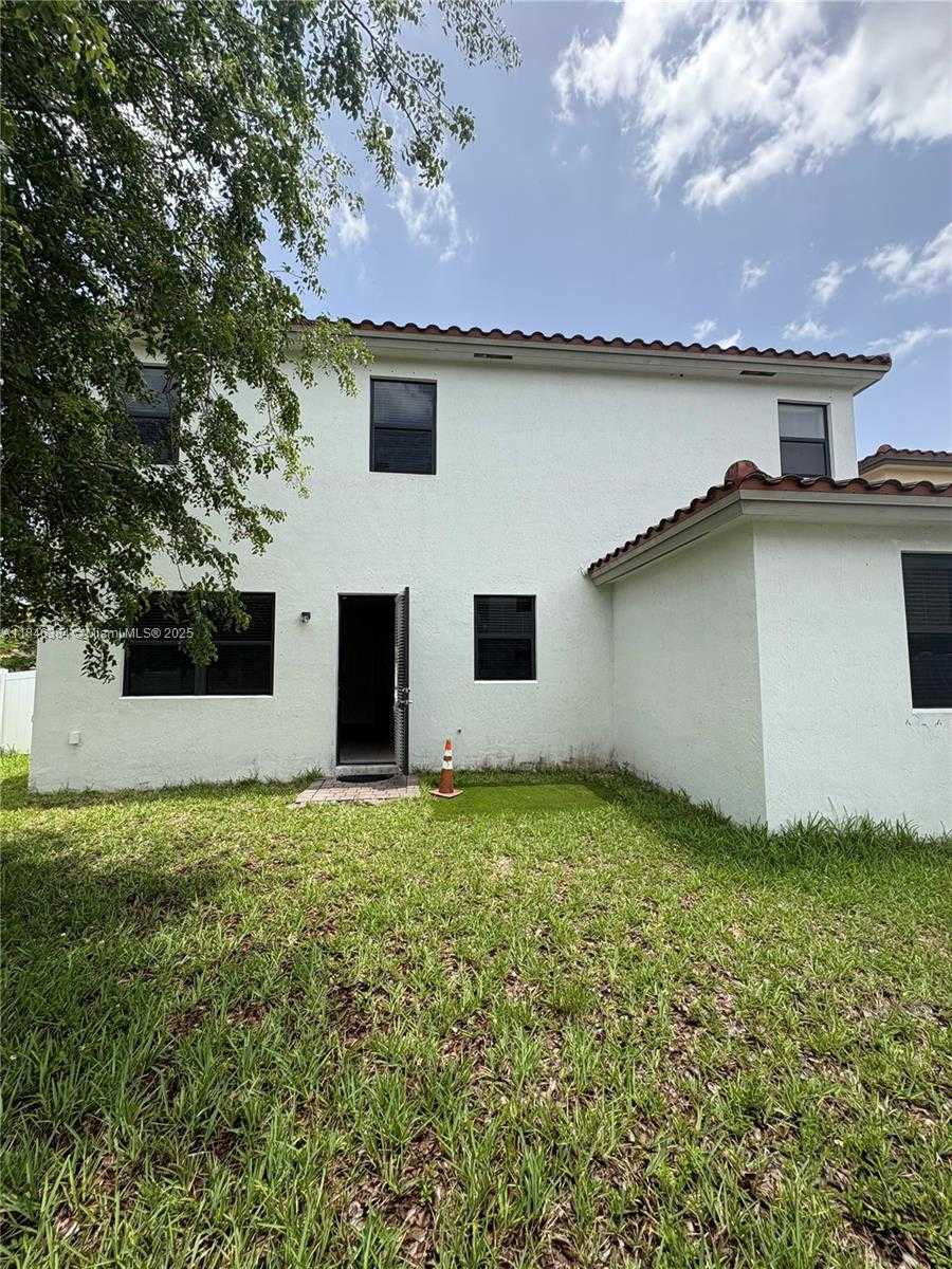 Small Image of 3501 WEST 92ND PL, Hialeah Number 57