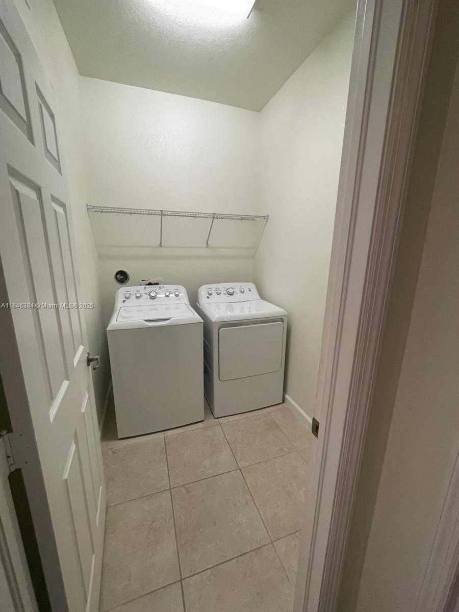 Small Image of 3501 WEST 92ND PL, Hialeah Number 60