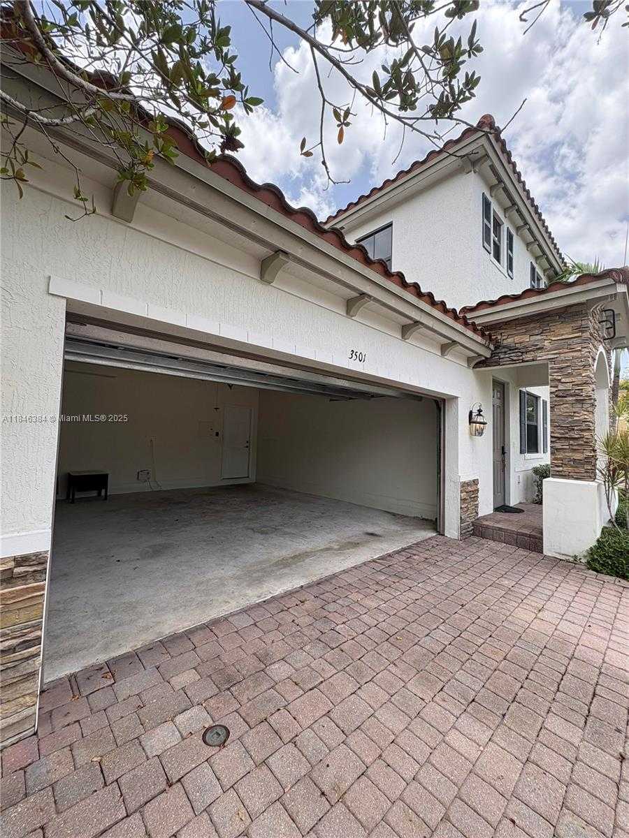 Small Image of 3501 WEST 92ND PL, Hialeah Number 61