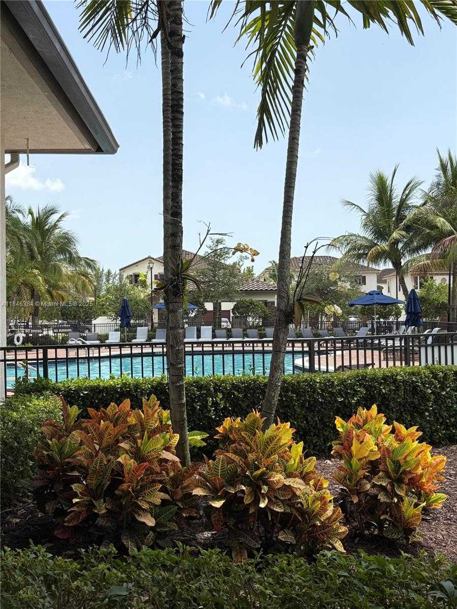 Small Image of 3501 WEST 92ND PL, Hialeah Number 7