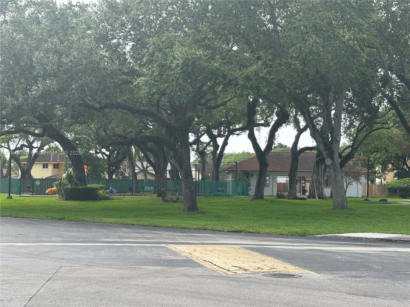 Small Image of 11391 SOUTH WEST 74TH TER, Miami Number 3