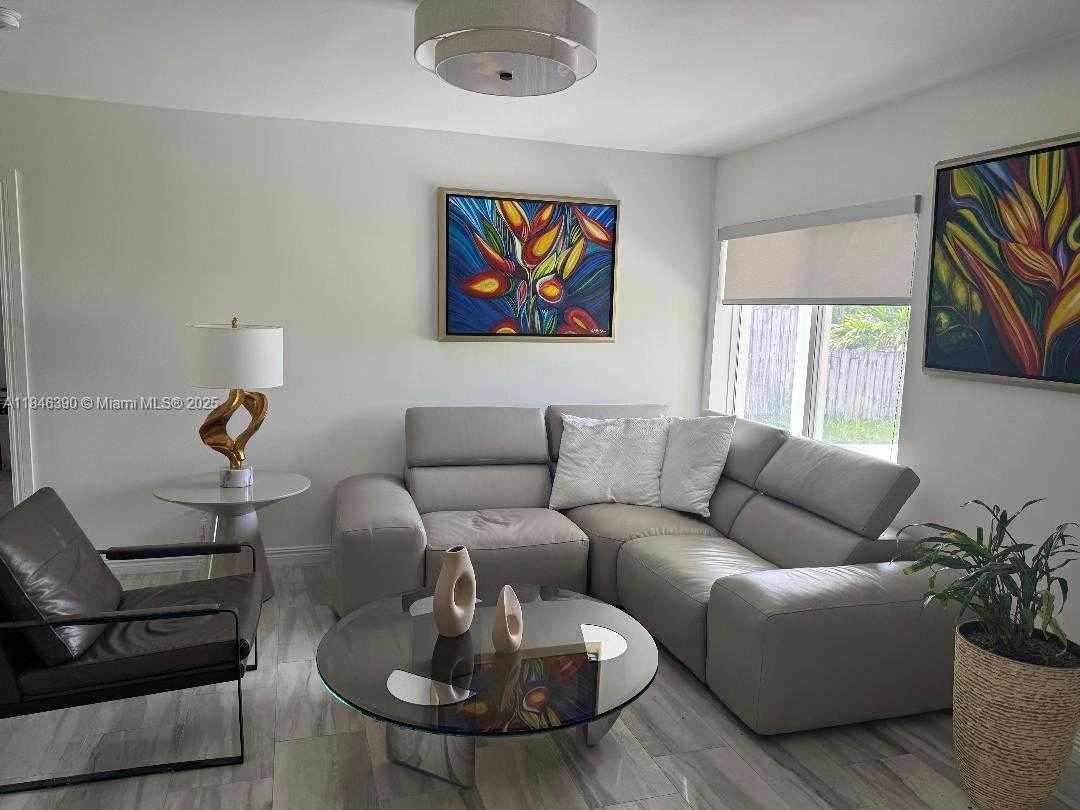 Small Image of 2710 GRANT ST, Hollywood Number 2