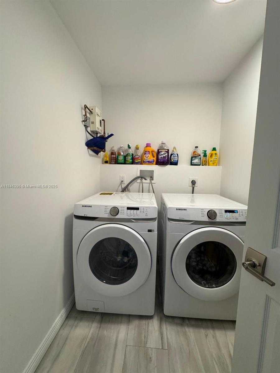Small Image of 2710 GRANT ST, Hollywood Number 20