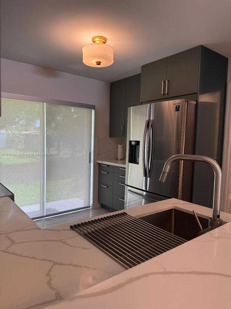 Small Image of 2710 GRANT ST, Hollywood Number 7