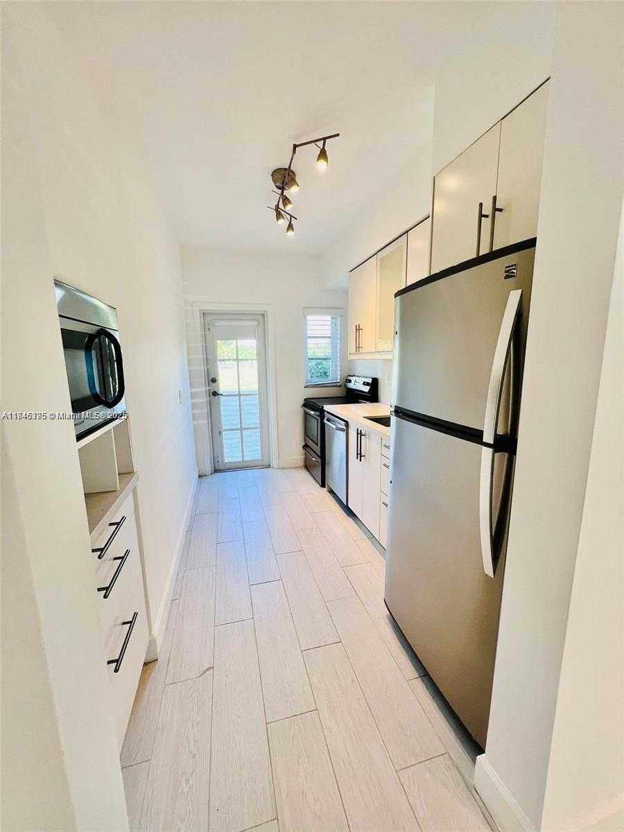 Small Image of 125 SOUTH SHORE DR #2, Miami Beach Number 4