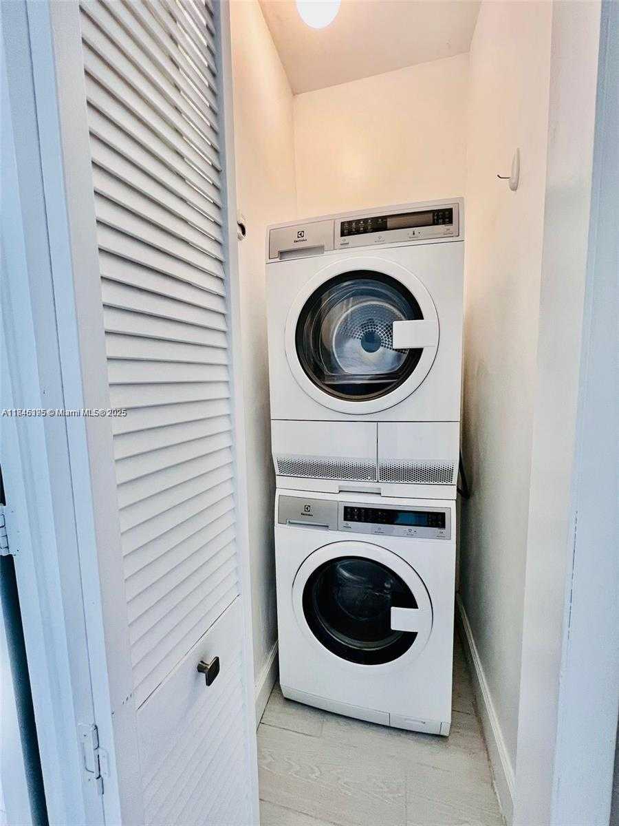 Small Image of 125 SOUTH SHORE DR #2, Miami Beach Number 6