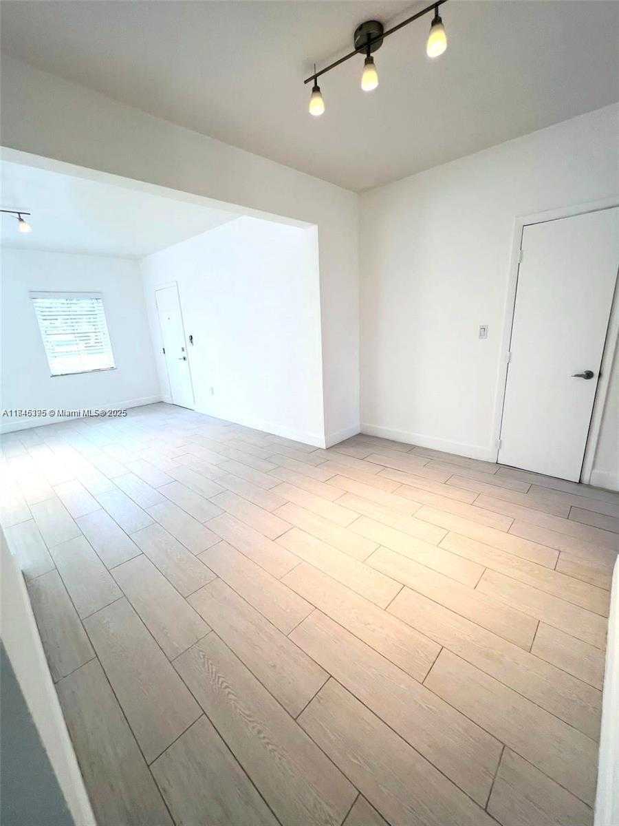 Small Image of 125 SOUTH SHORE DR #2, Miami Beach Number 8