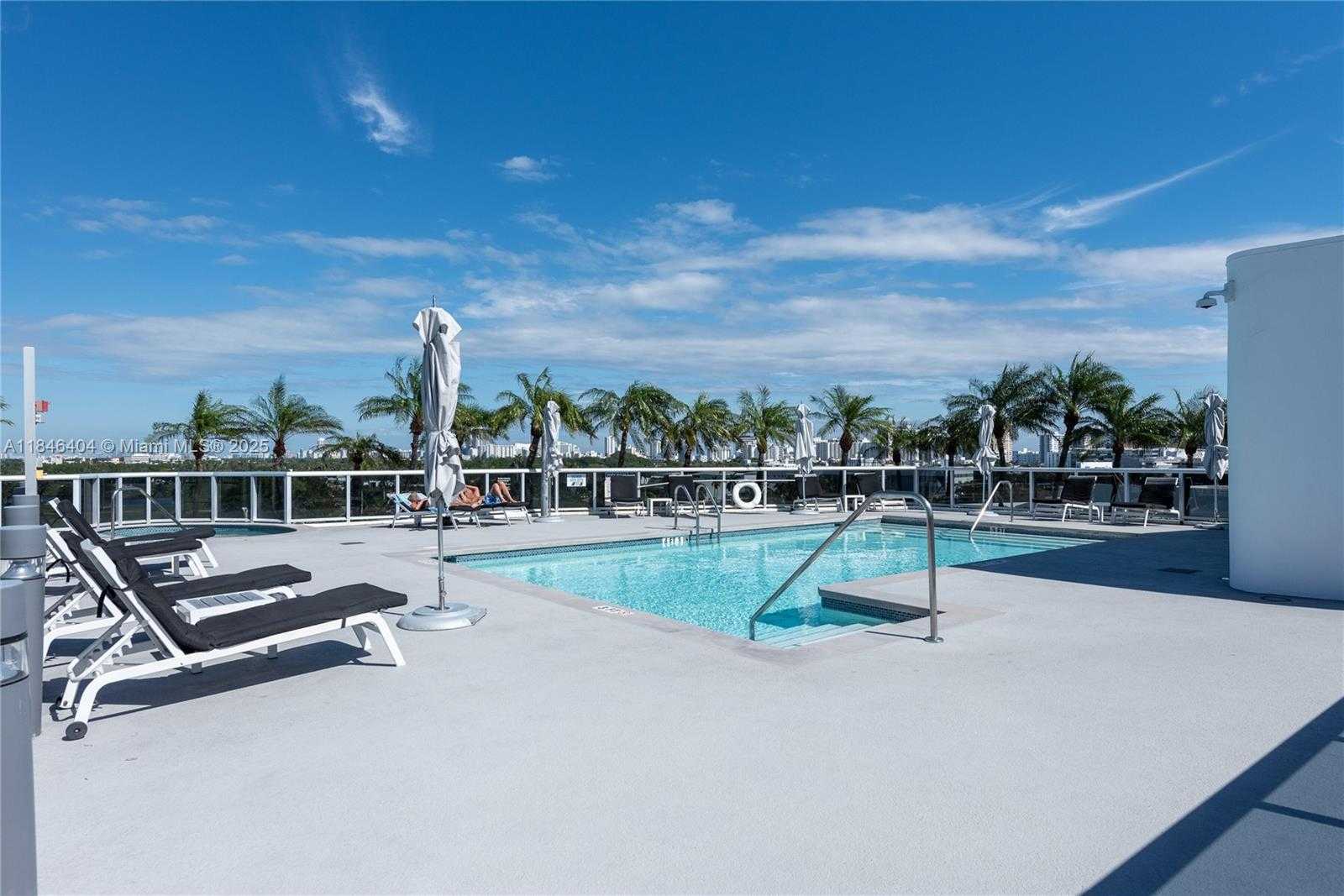 Small Image of 2001 MERIDIAN AVE #325, Miami Beach Number 12