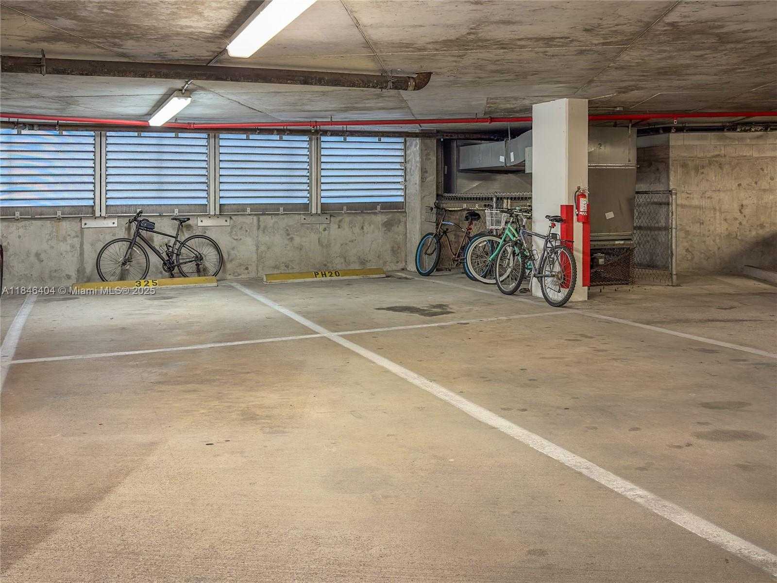 Small Image of 2001 MERIDIAN AVE #325, Miami Beach Number 14
