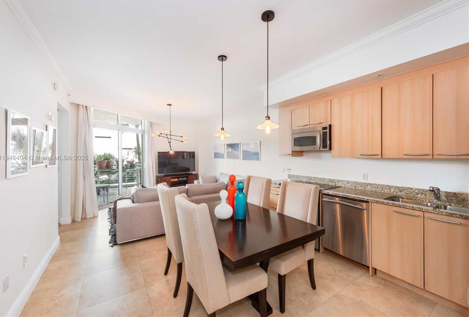 Small Image of 2001 MERIDIAN AVE #325, Miami Beach Number 3