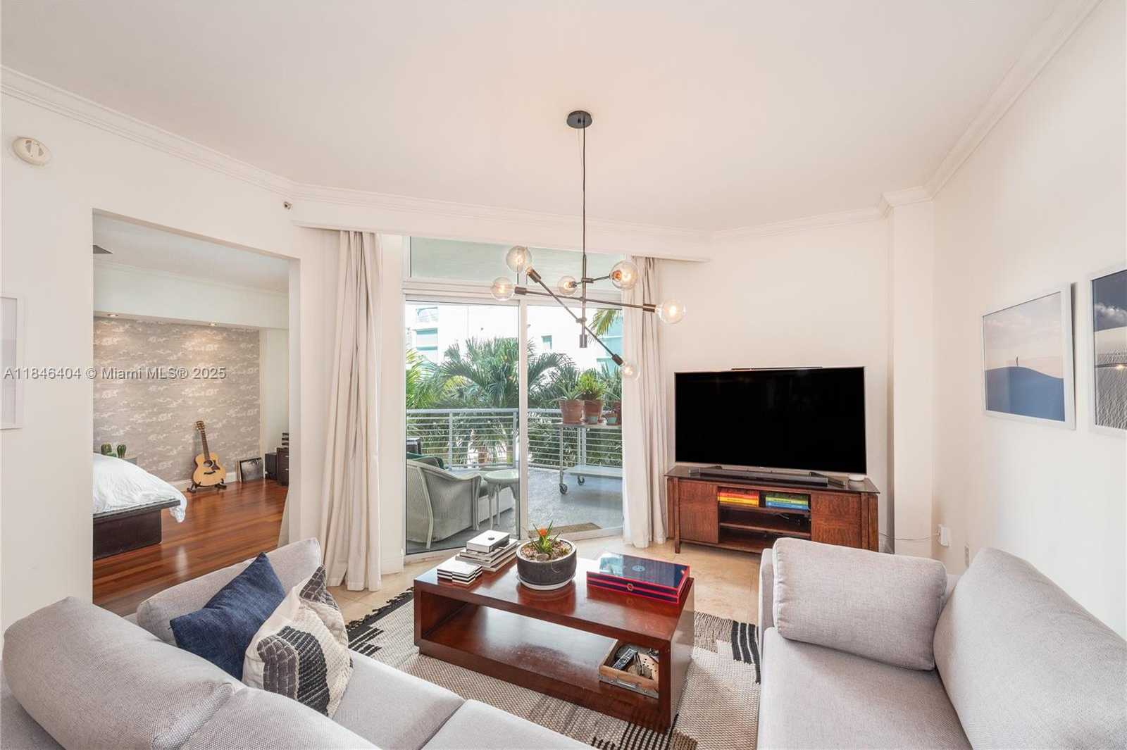 Small Image of 2001 MERIDIAN AVE #325, Miami Beach Number 4