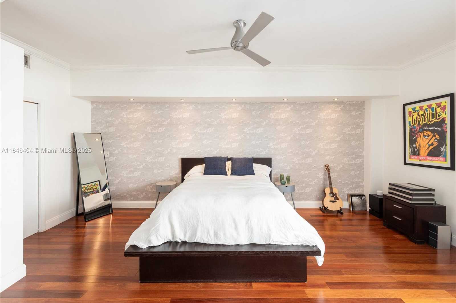 Small Image of 2001 MERIDIAN AVE #325, Miami Beach Number 5