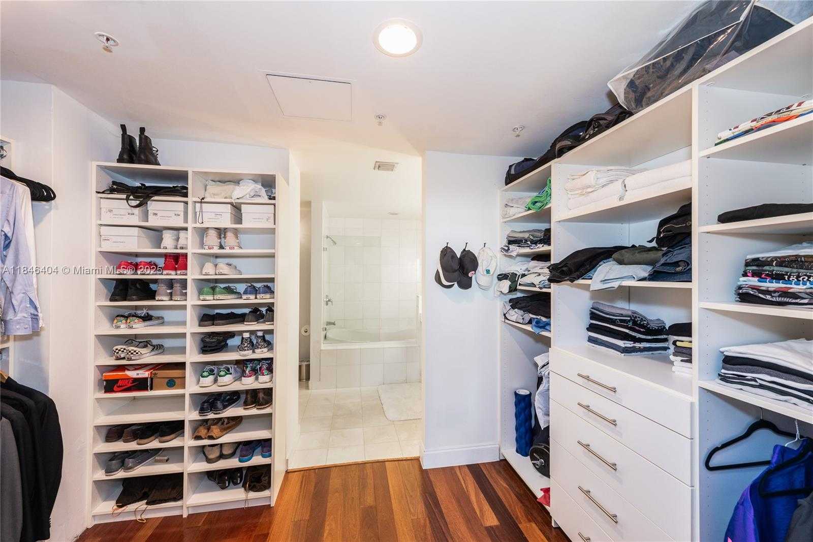 Small Image of 2001 MERIDIAN AVE #325, Miami Beach Number 6