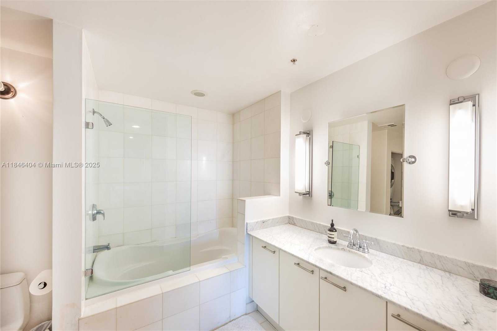 Small Image of 2001 MERIDIAN AVE #325, Miami Beach Number 8