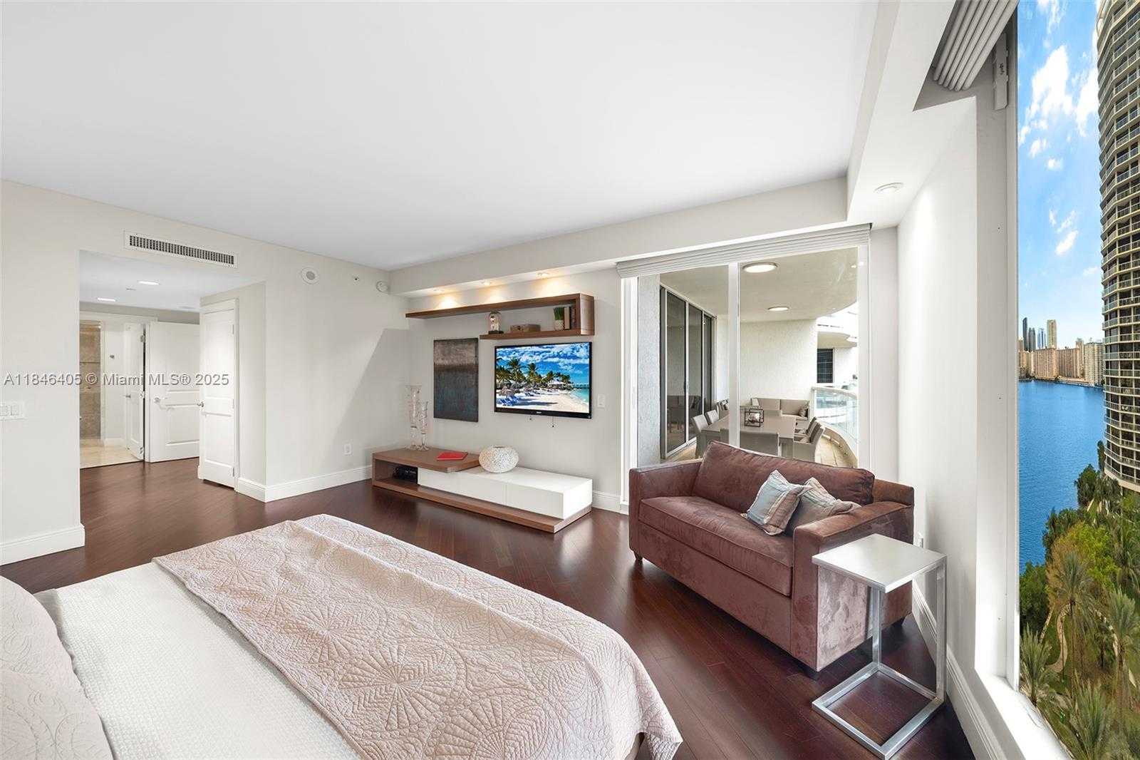 Small Image of 6000 ISLAND BLVD #1007, Aventura Number 25