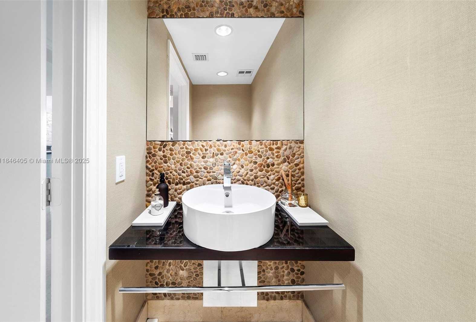Small Image of 6000 ISLAND BLVD #1007, Aventura Number 31