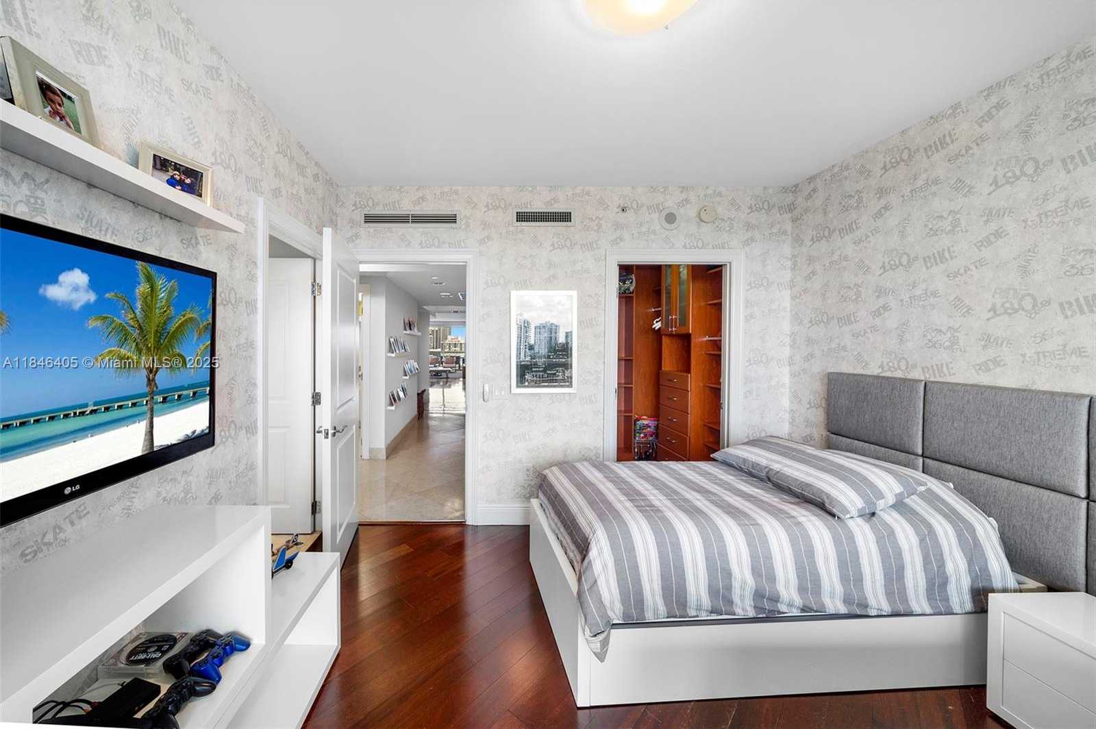 Small Image of 6000 ISLAND BLVD #1007, Aventura Number 34