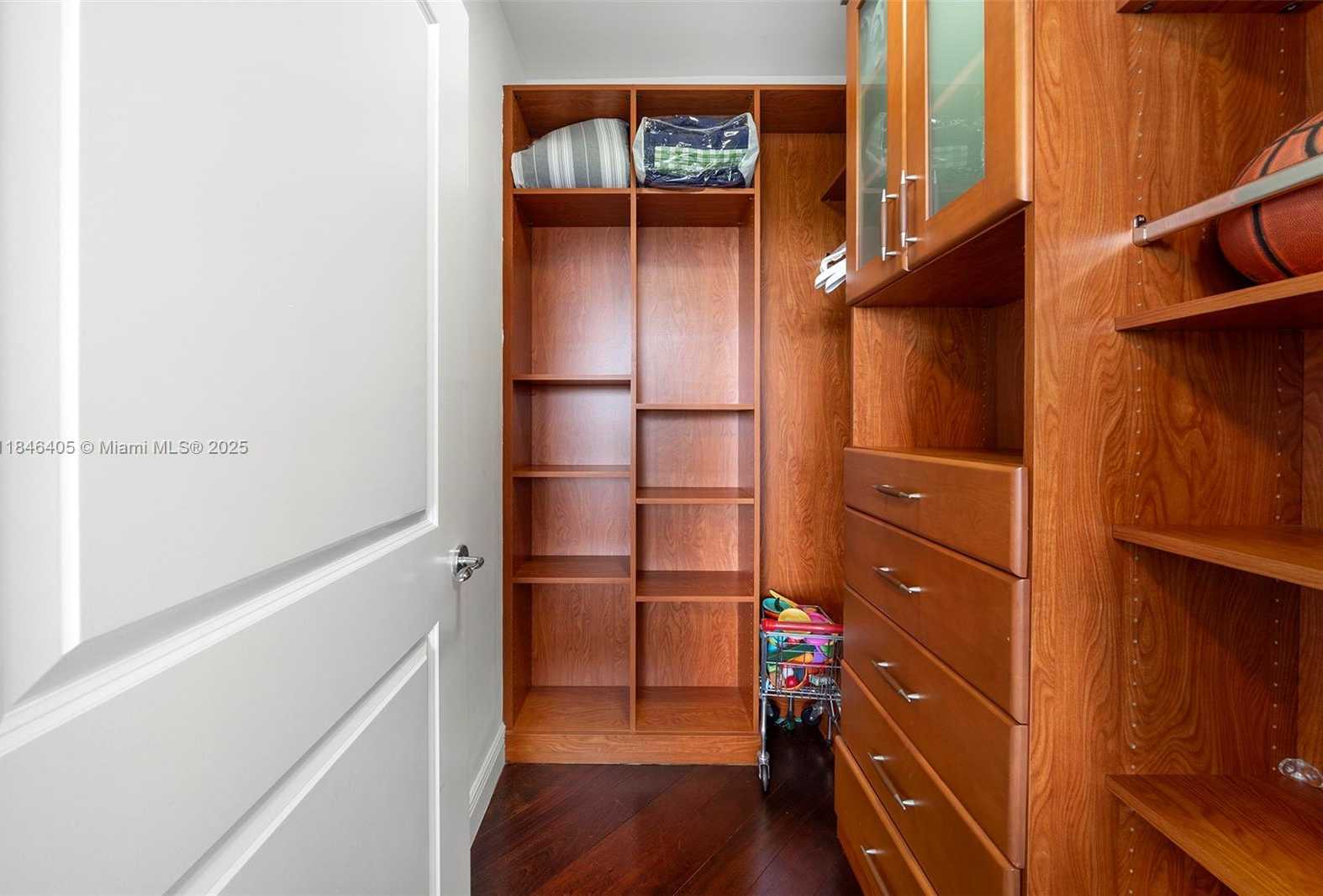 Small Image of 6000 ISLAND BLVD #1007, Aventura Number 35