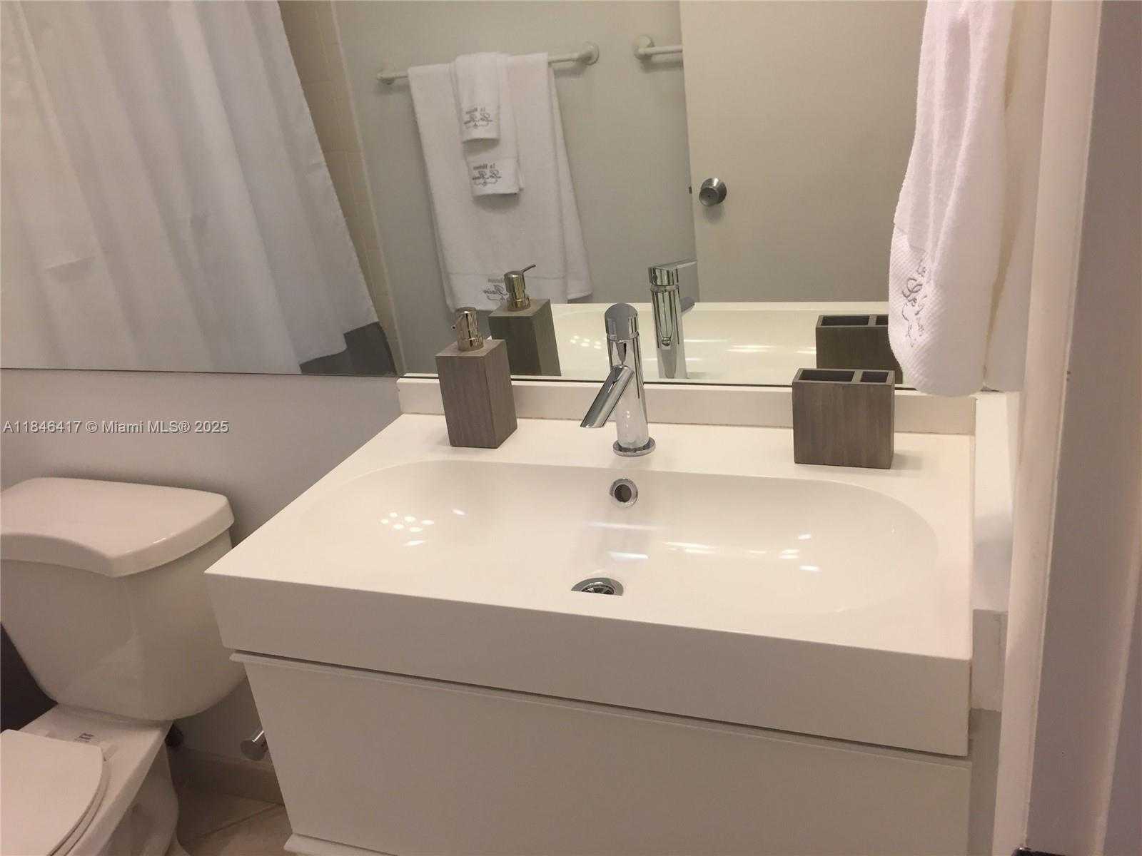 Small Image of 201 SUNRISE DRIVE #203, Key Biscayne Number 7