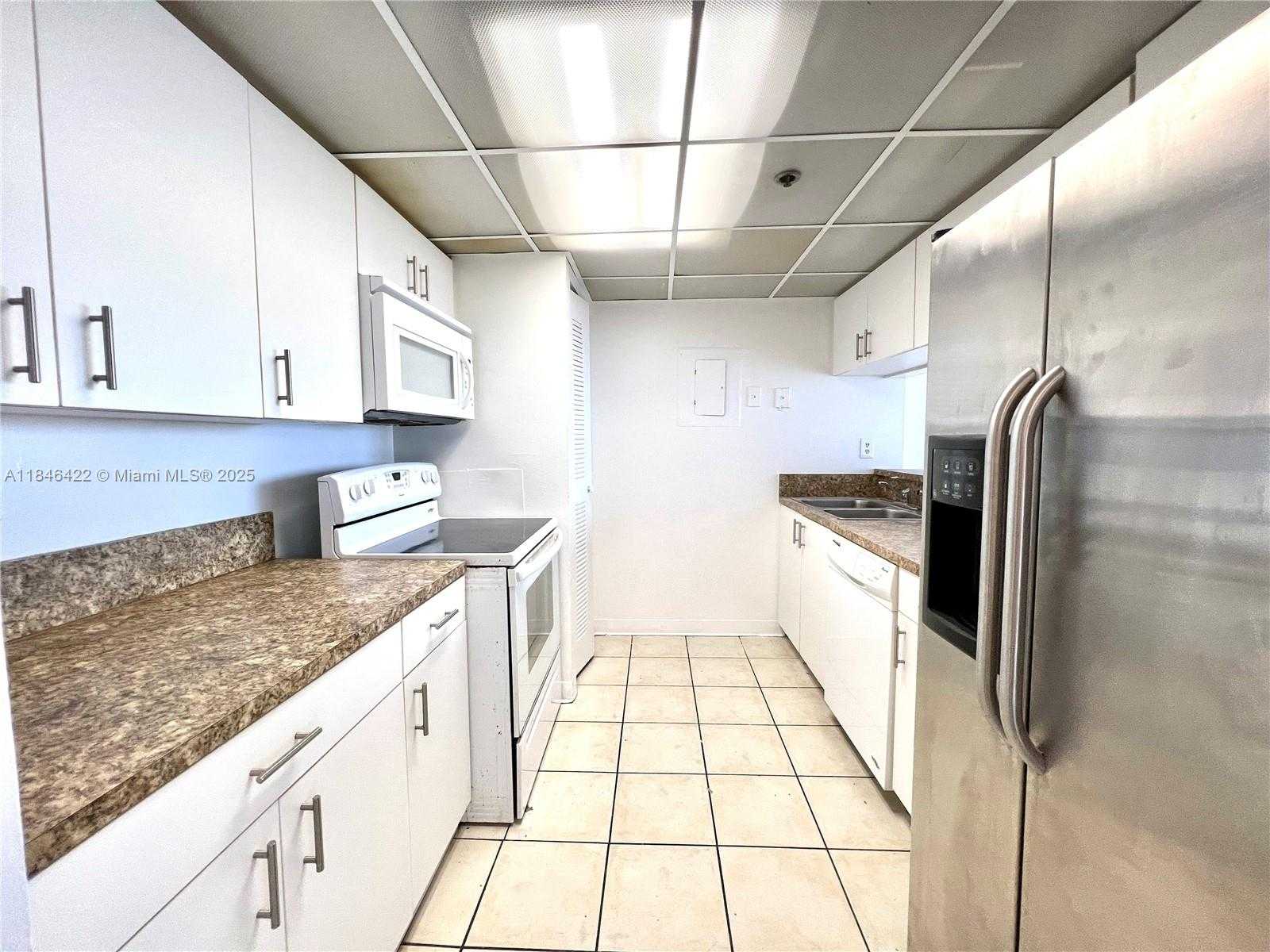 Small Image of 7601 EAST TREASURE DR #1124, North Bay Village Number 4