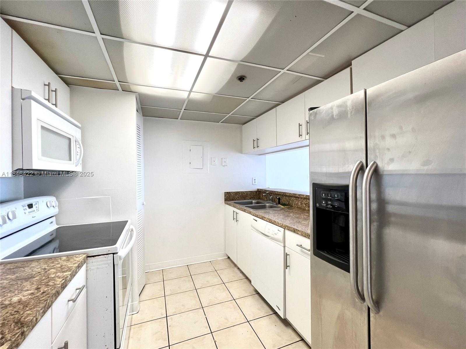 Small Image of 7601 EAST TREASURE DR #1124, North Bay Village Number 5