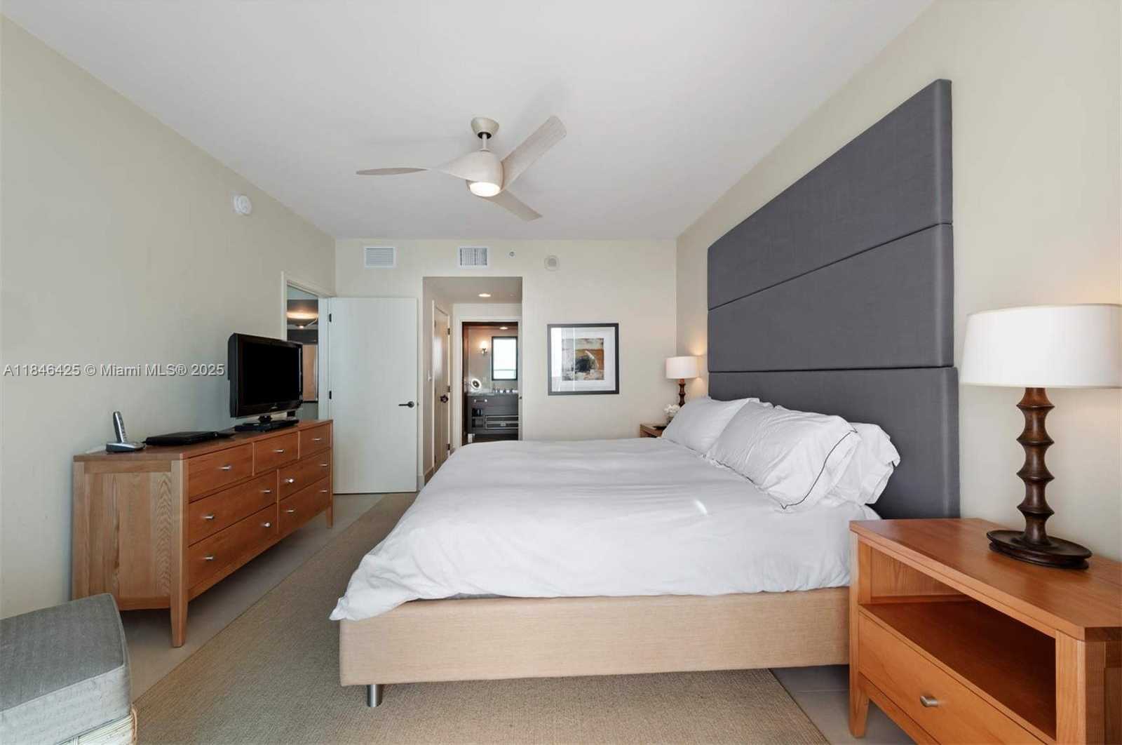 Small Image of 6799 COLLINS AVE #1603, Miami Beach Number 12