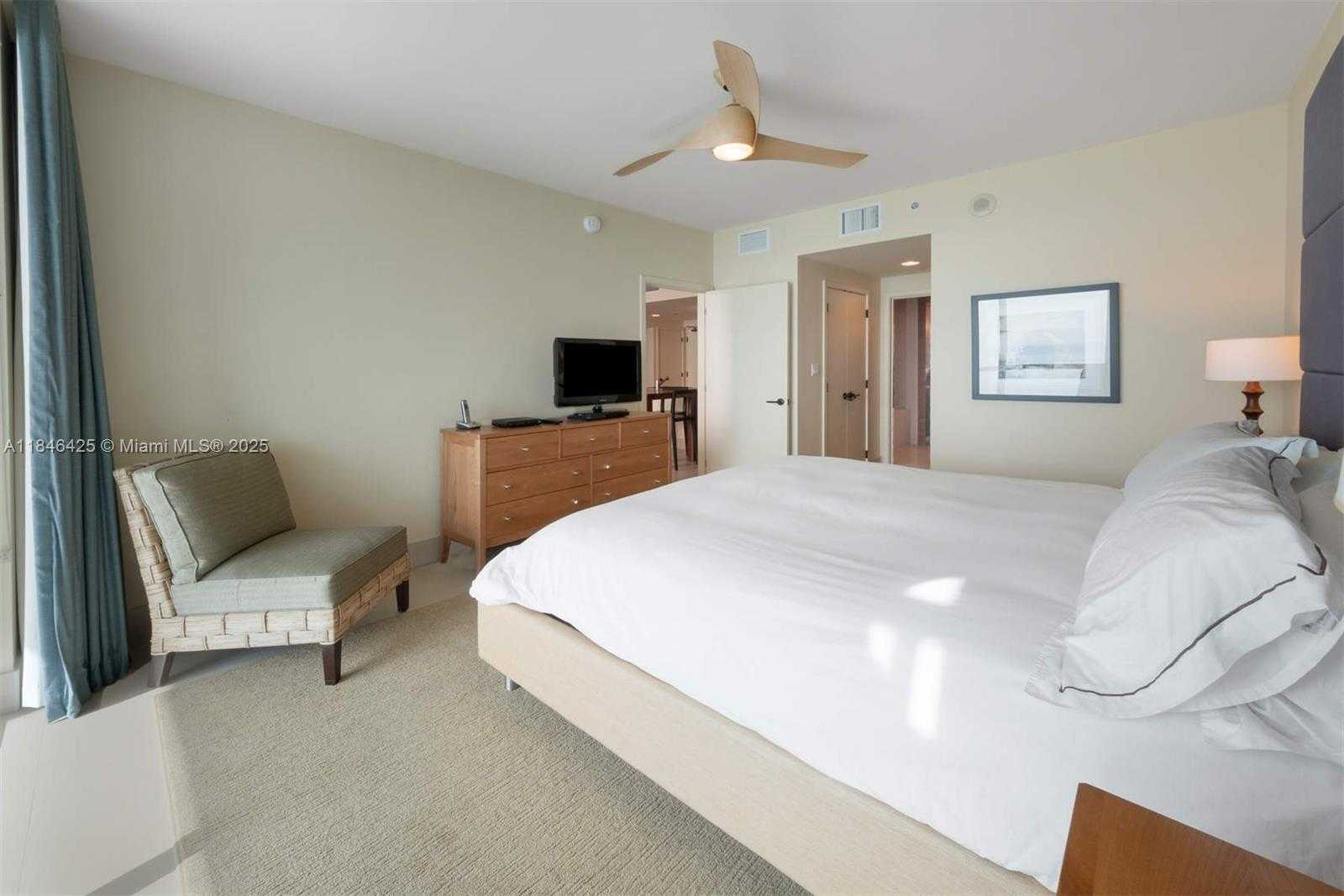 Small Image of 6799 COLLINS AVE #1603, Miami Beach Number 13