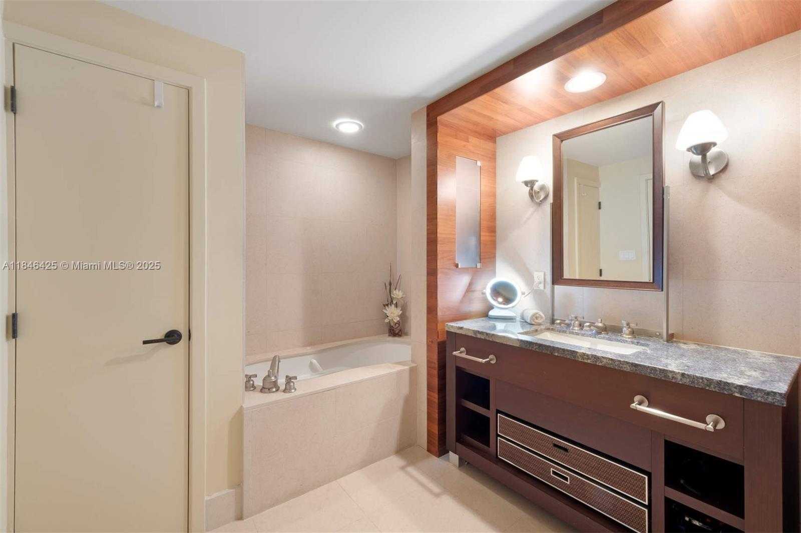 Small Image of 6799 COLLINS AVE #1603, Miami Beach Number 18