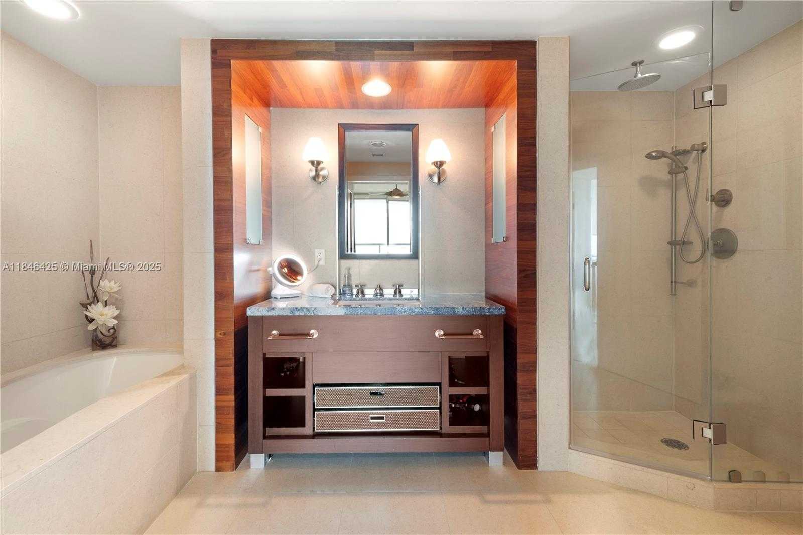 Small Image of 6799 COLLINS AVE #1603, Miami Beach Number 19