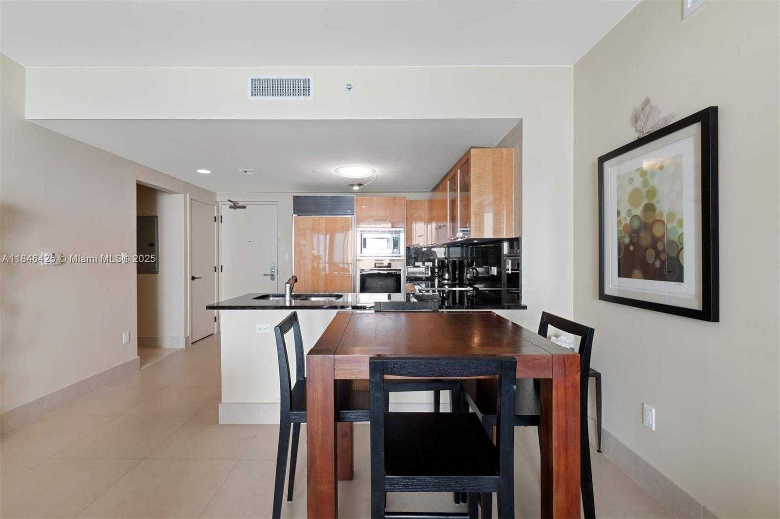 Small Image of 6799 COLLINS AVE #1603, Miami Beach Number 5