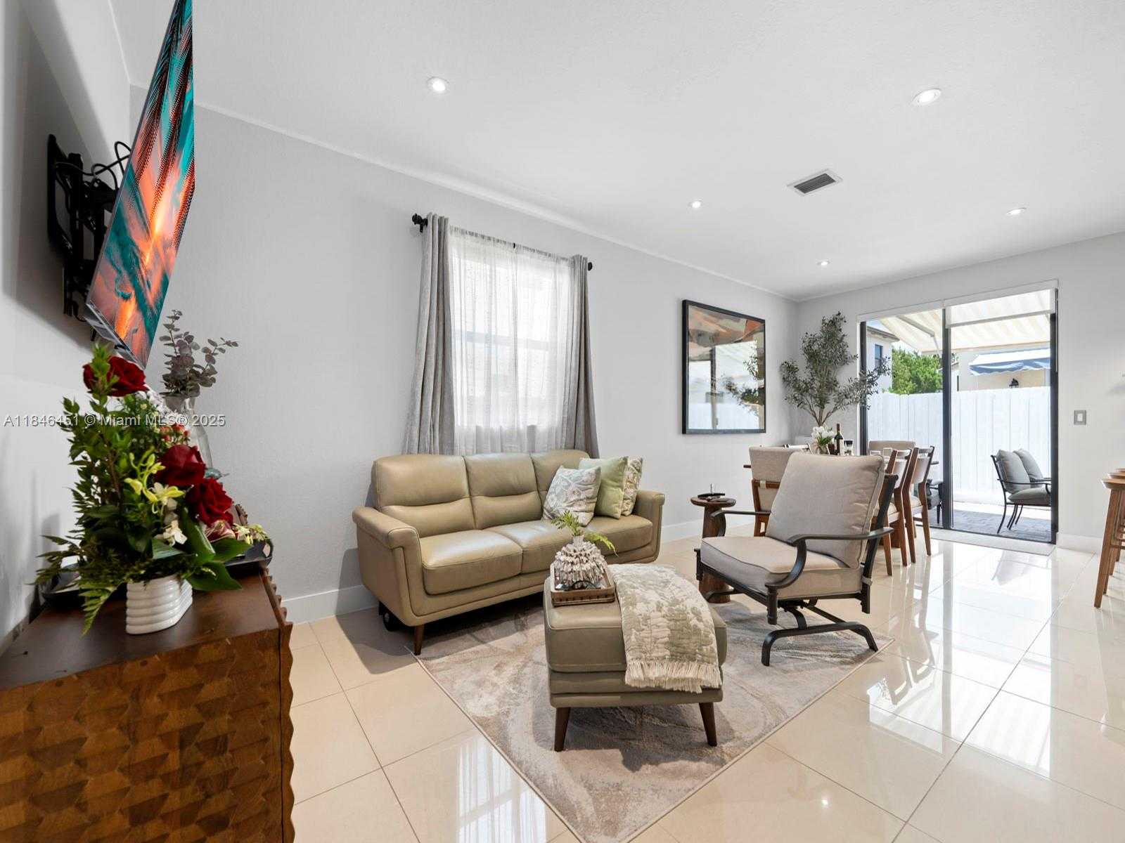 Small Image of 8781 NORTH WEST 98TH CT #8781, Doral Number 4