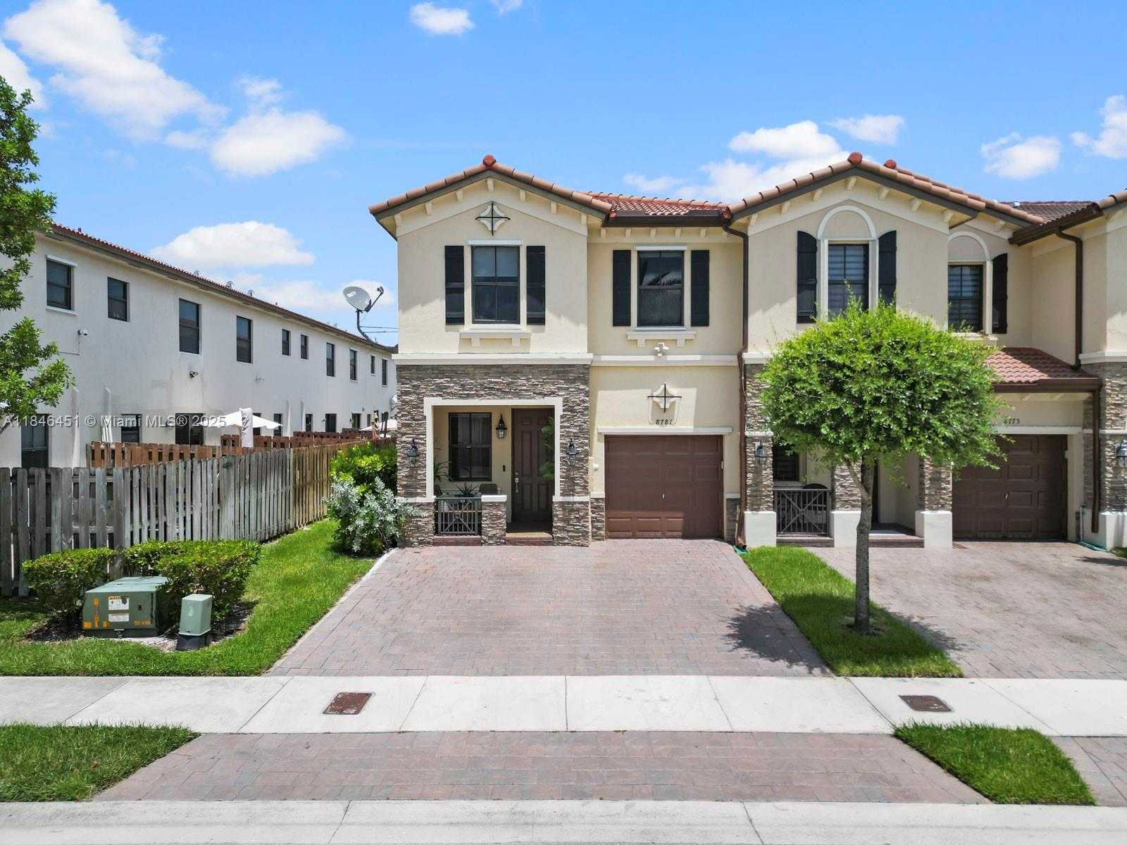 Small Image of 8781 NORTH WEST 98TH CT #8781, Doral Number 7