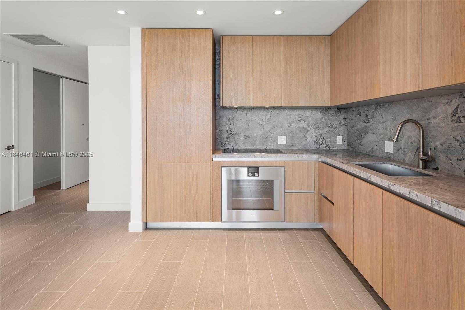 Small Image of 500 ALTON RD #1608, Miami Beach Number 7