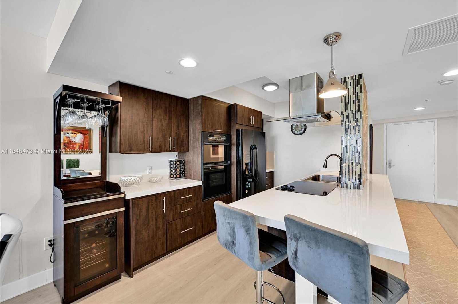 Small Image of 1850 SOUTH OCEAN DR #1907, Hallandale Beach Number 11