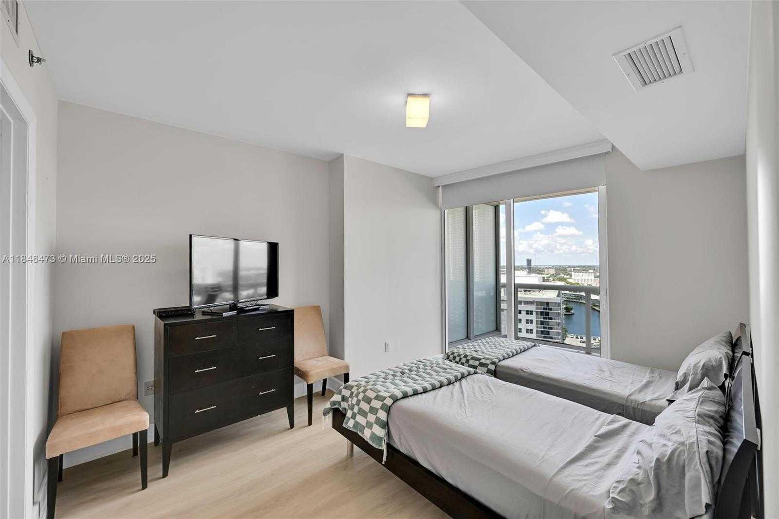 Small Image of 1850 SOUTH OCEAN DR #1907, Hallandale Beach Number 15