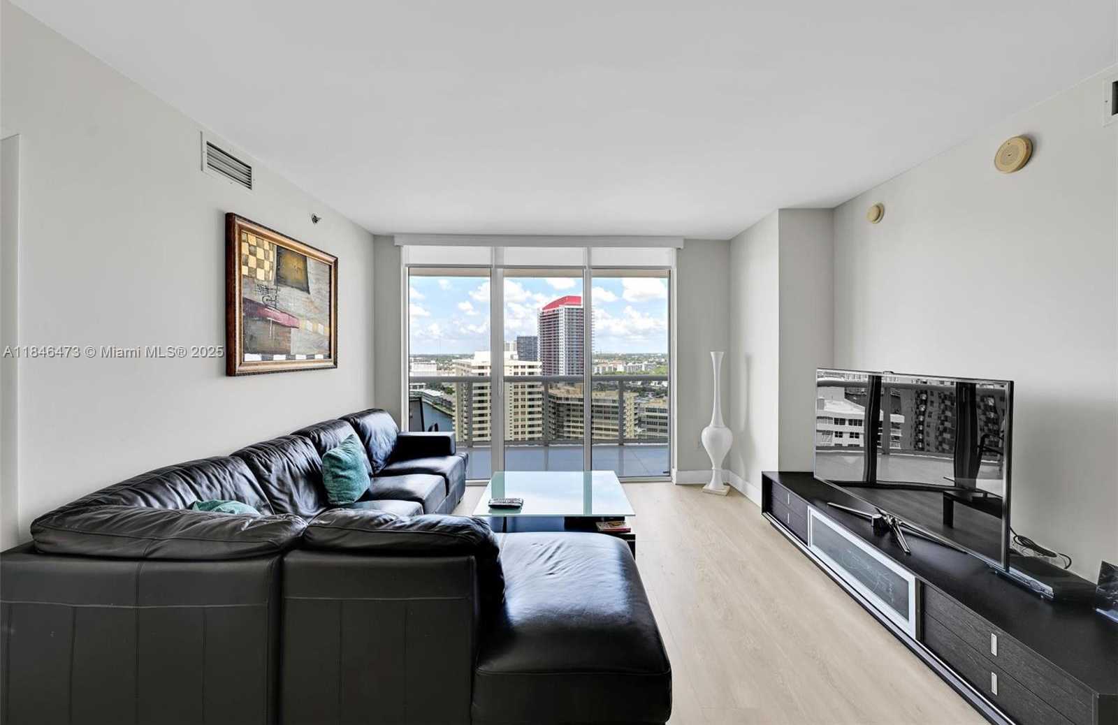 Small Image of 1850 SOUTH OCEAN DR #1907, Hallandale Beach Number 4