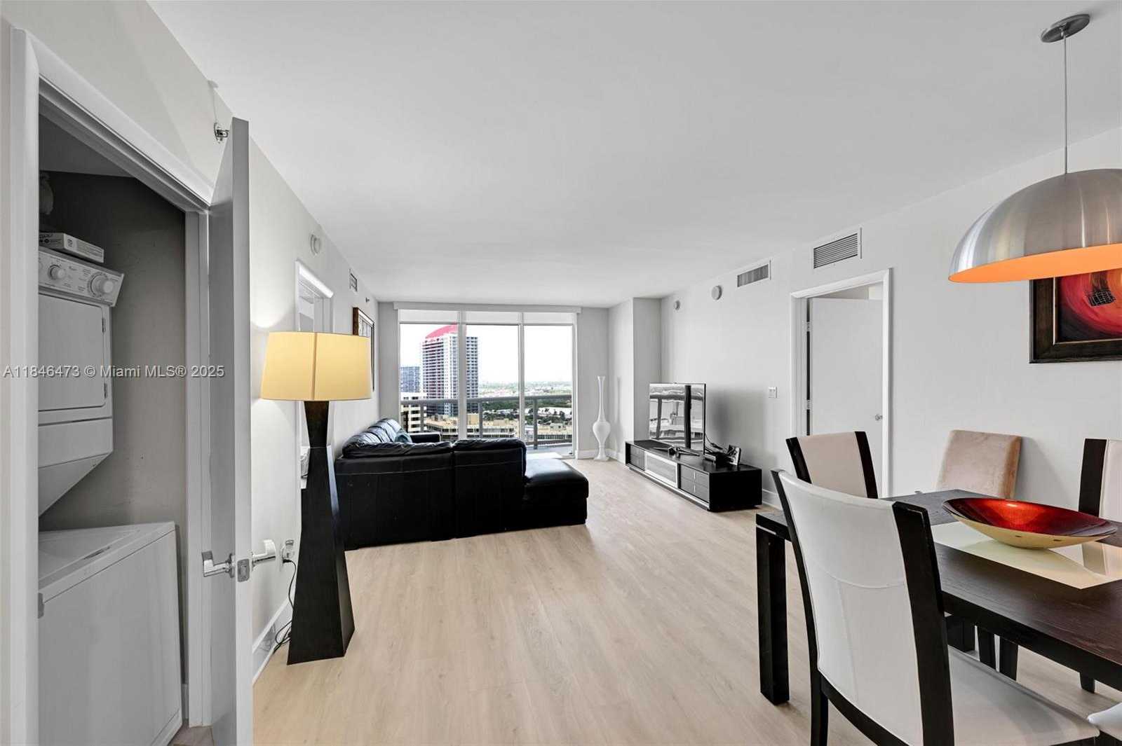 Small Image of 1850 SOUTH OCEAN DR #1907, Hallandale Beach Number 5