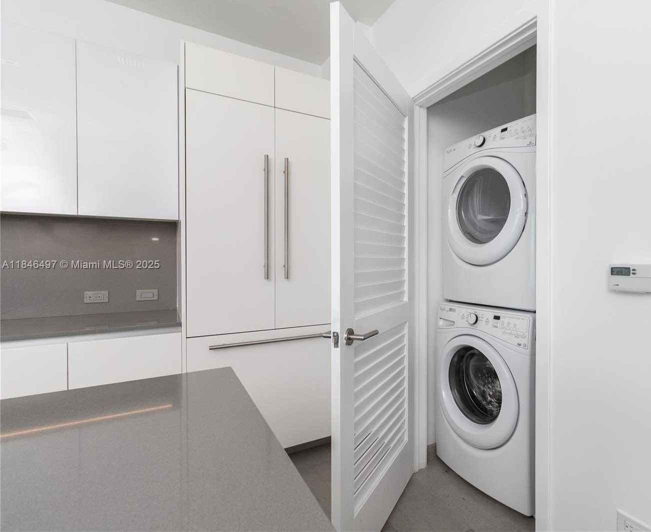 Small Image of 68 SOUTH EAST 6TH ST #4006, Miami Number 12
