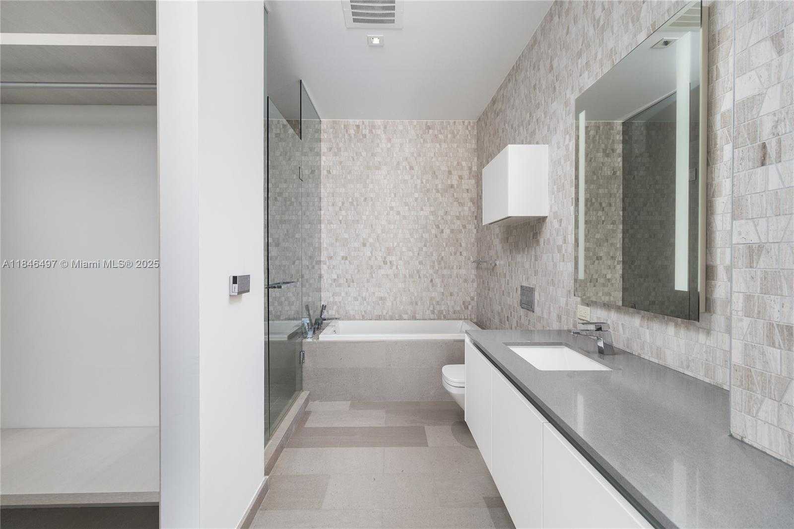 Small Image of 68 SOUTH EAST 6TH ST #4006, Miami Number 16
