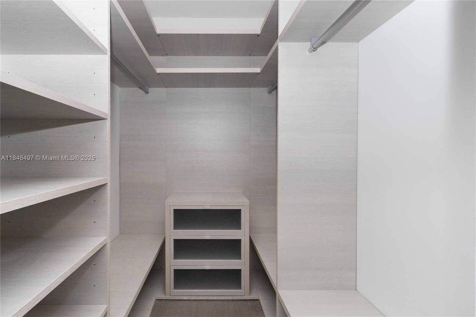 Small Image of 68 SOUTH EAST 6TH ST #4006, Miami Number 18