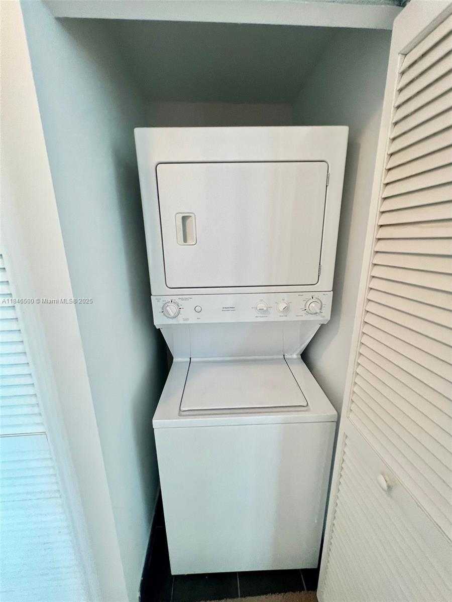 Small Image of 79 SOUTH WEST 12TH ST #3005, Miami Number 7